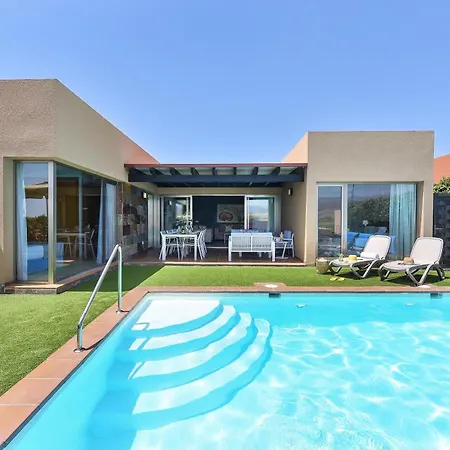 Salobre Golf Dos Luxury Retreat In Gran Canaria Private Outdoor Heatable Pool Bbq Facilities Shaded Outdoor Dining Area Salobre Golf, Villa Las Palmas / Gran Canaria